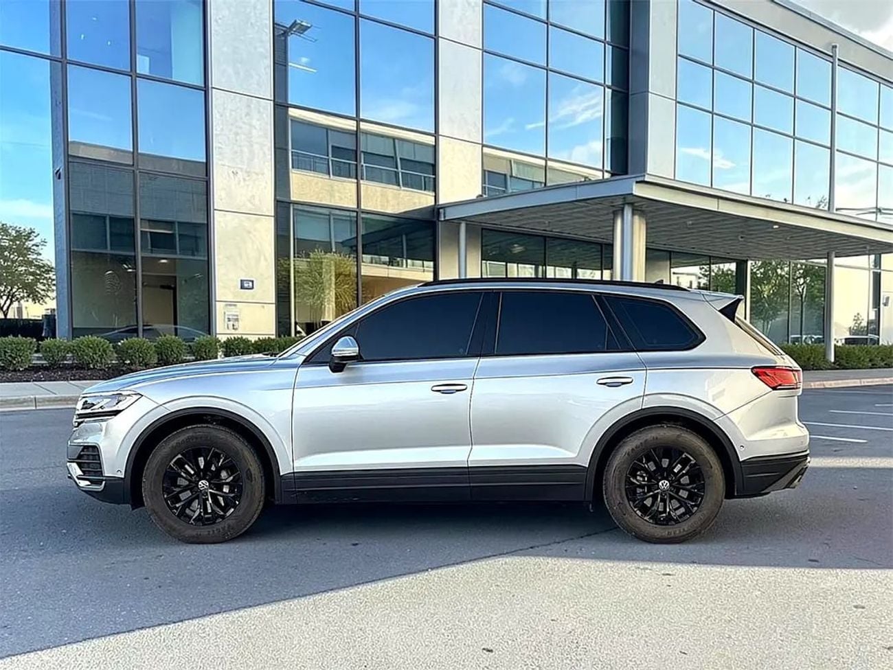 فولكس واجن طوارق Trendline 2.0L 2,384 P.M | Trendline - GCC Specs - Brand New! Under warranty