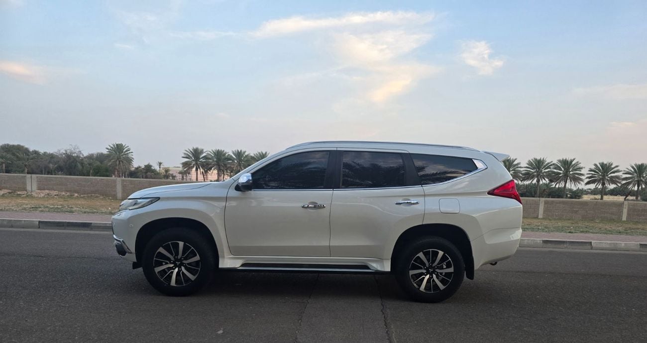 ميتسوبيشي مونتيرو سبورت GLS Premium 3.0L (7 Seater)
