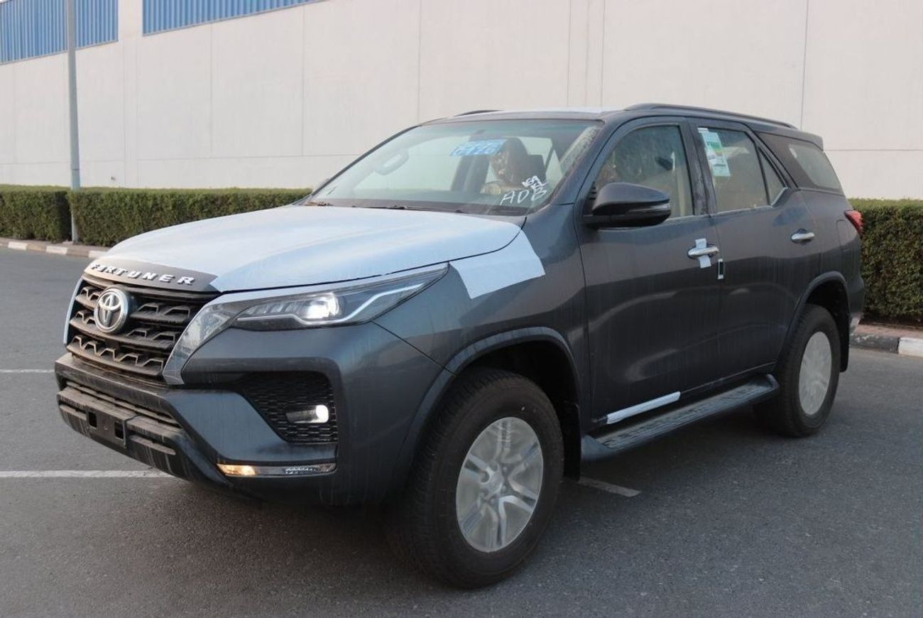 Toyota Fortuner 2.4L, LEATHER SEAT,HEAD REST SCREEN, MODEL 2023, DIESEL,FULL OPTION
