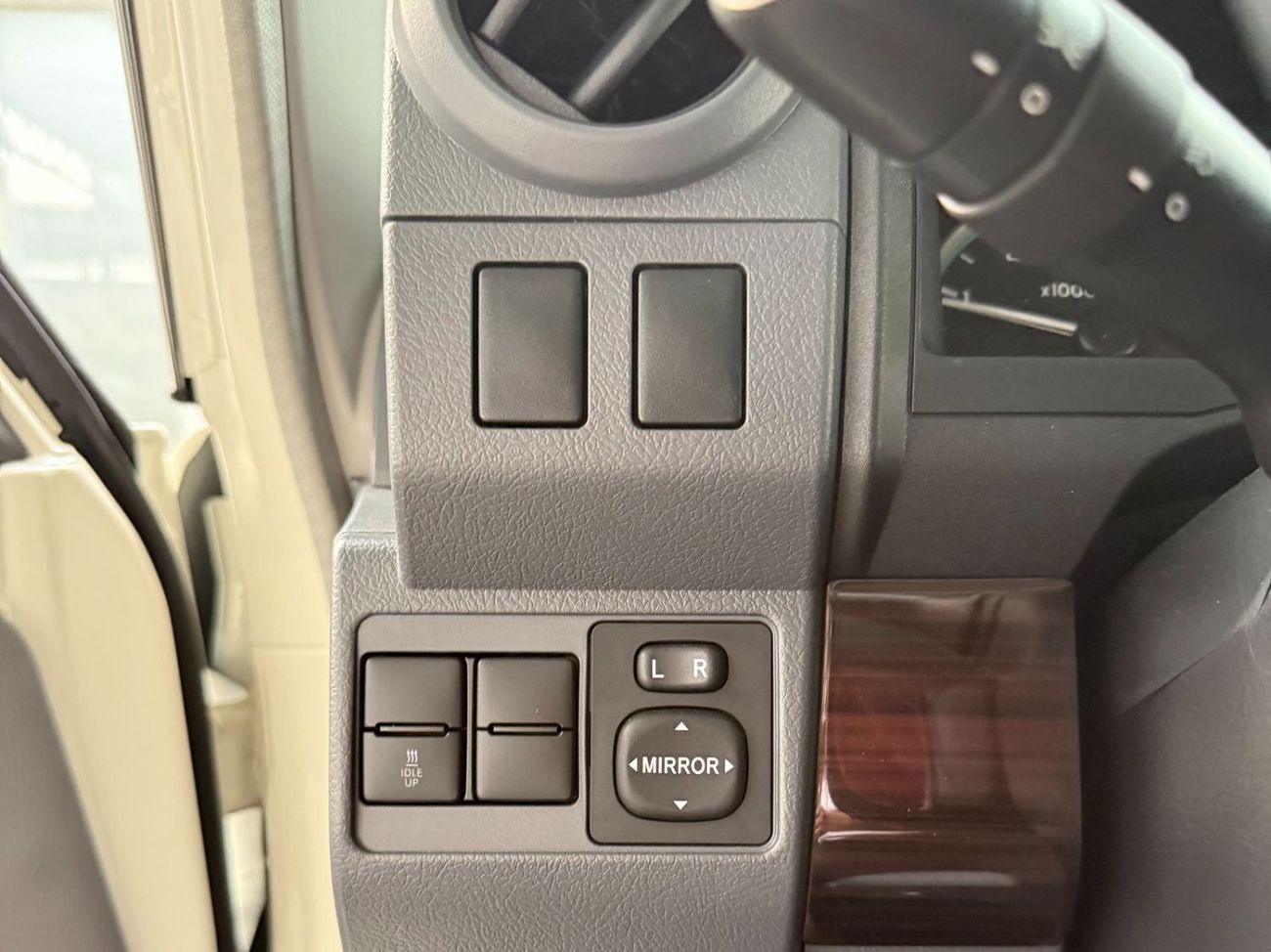 Toyota Land Cruiser 70 GDJ 76 2.8 DIESEL M/T **التصدير فقط خارج الخليج***