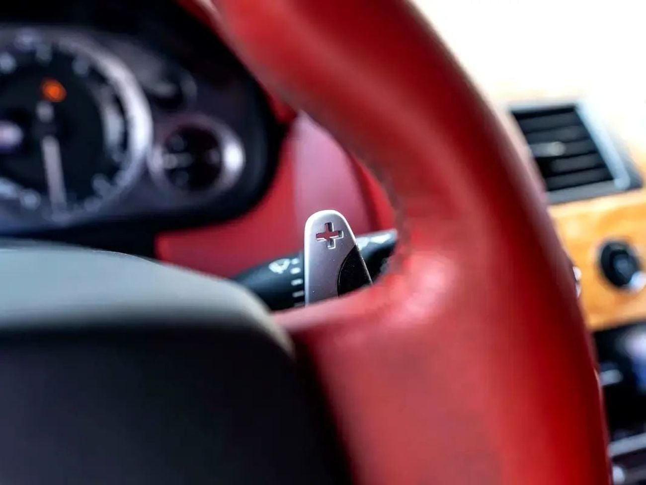 Aston Martin DB9 STD Aston Martin DB9 2010