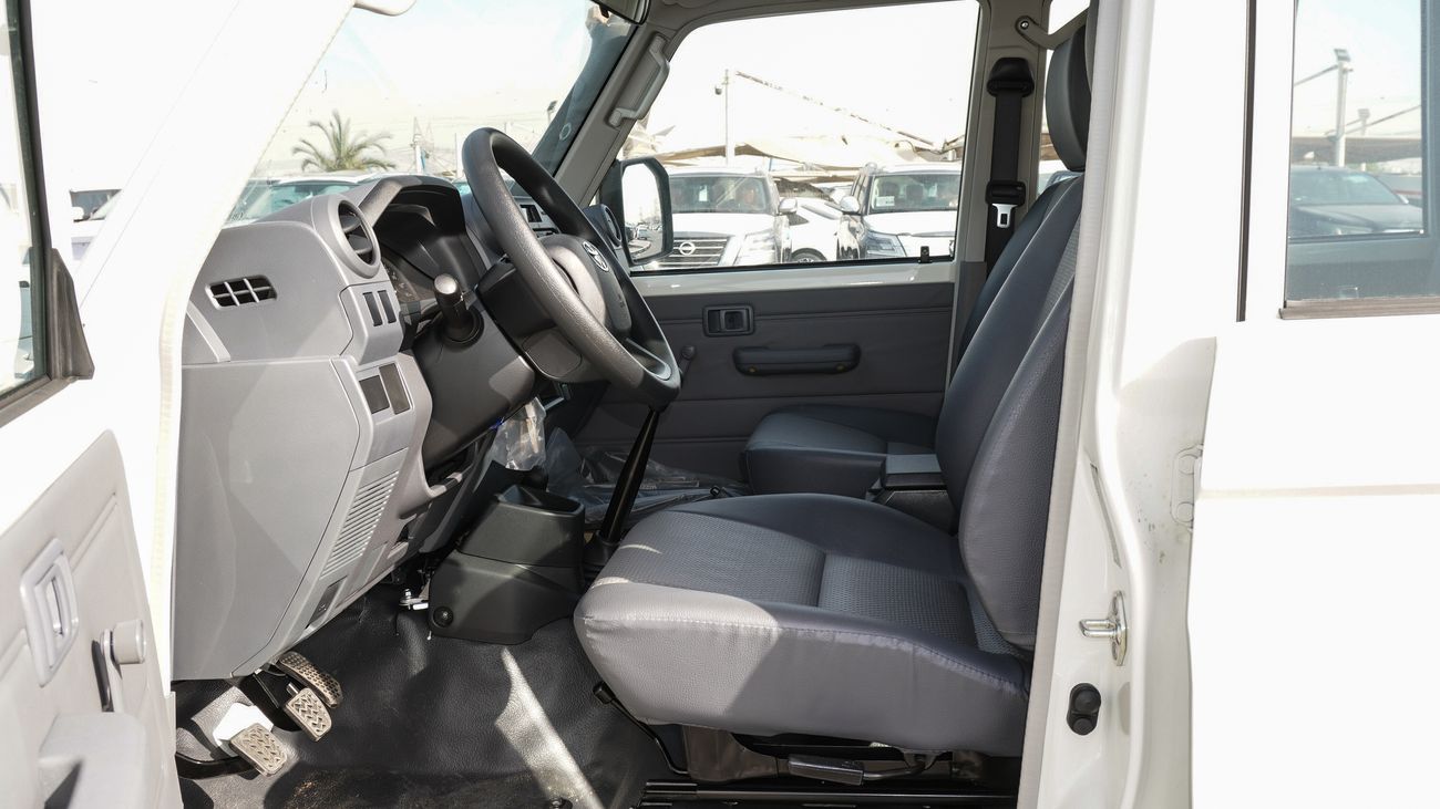 Toyota Hilux 4.2L Diesel Double Cabin M/T
