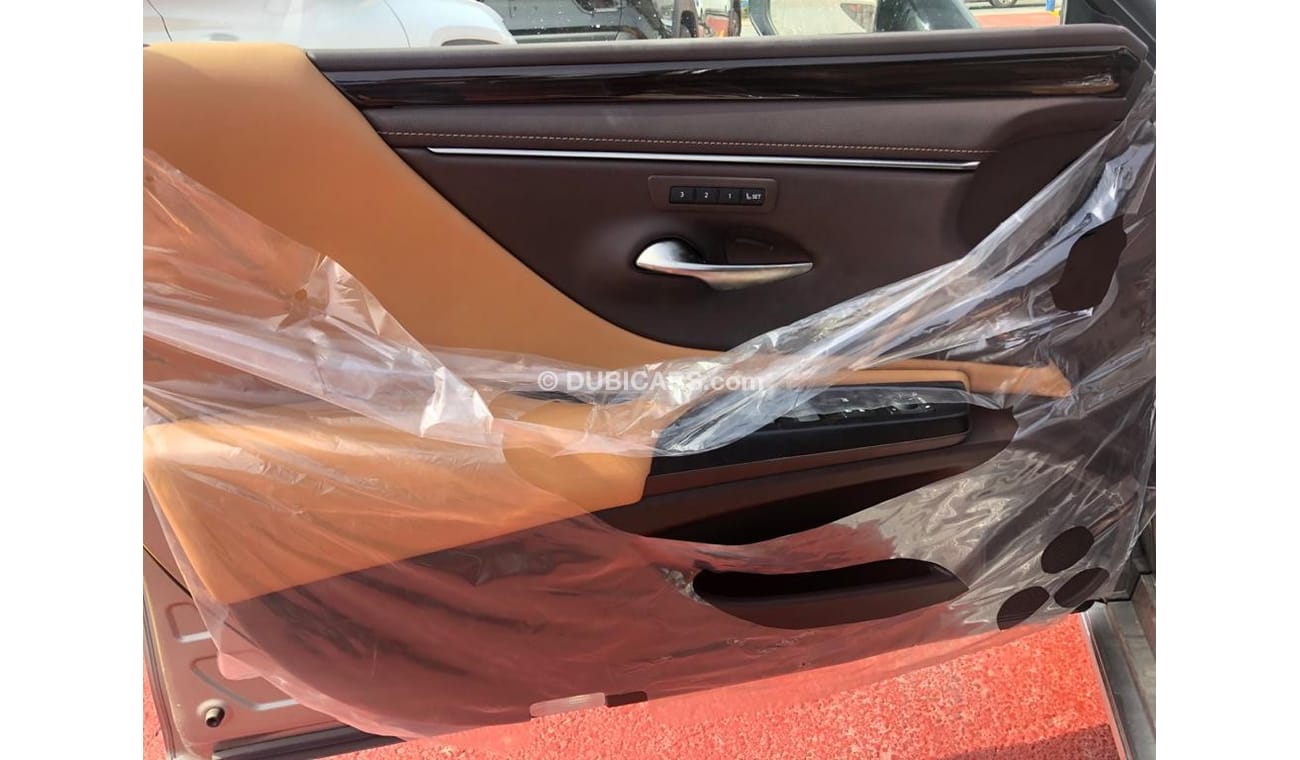 لكزس ES 350 لكزس ES 350 ، كامل الخيار ، 3.5 لتر ، V6 ، موديل 2020 مع سقف بانورامي وكاميرا 360 درجة ، للتصدير وال