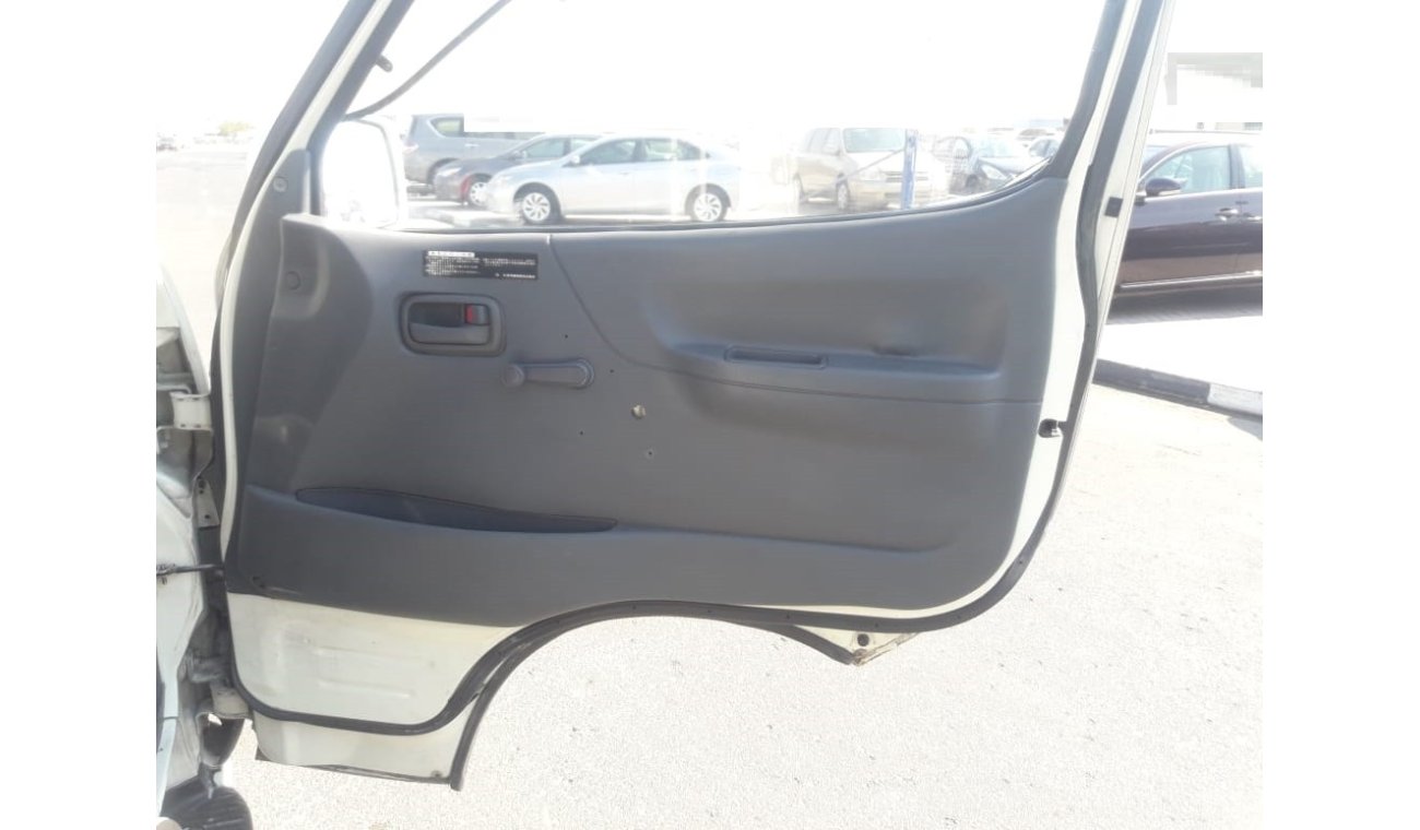 تويوتا هاياس Toyota Hiace Van RIGHT HAND DRIVE (Stock no PM766)