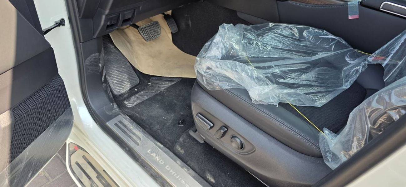 تويوتا لاند كروزر INSIDE BLACK 4.0