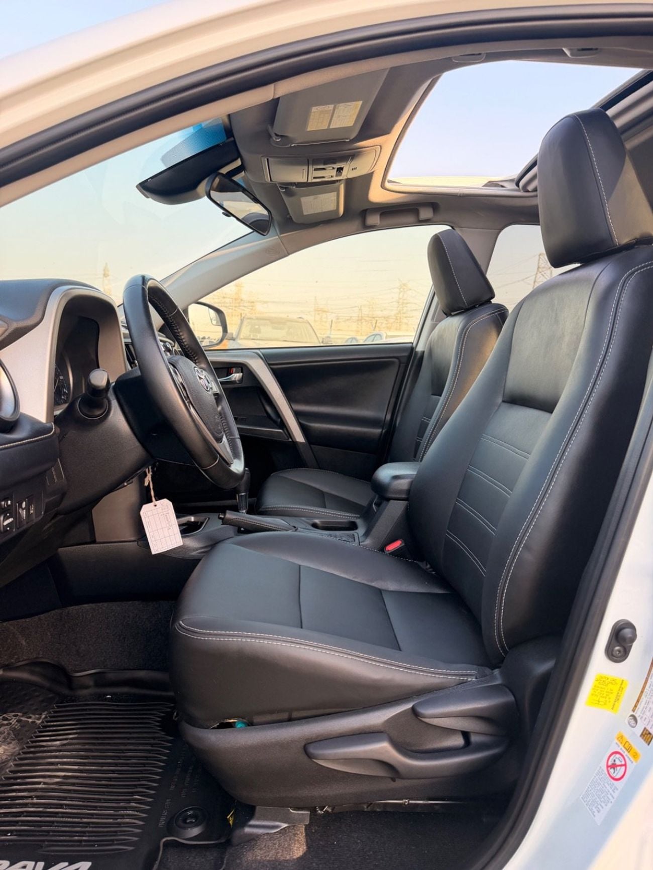 Toyota RAV4 XLE 2.5L / Sunroof, leather seats 2018 morel full option