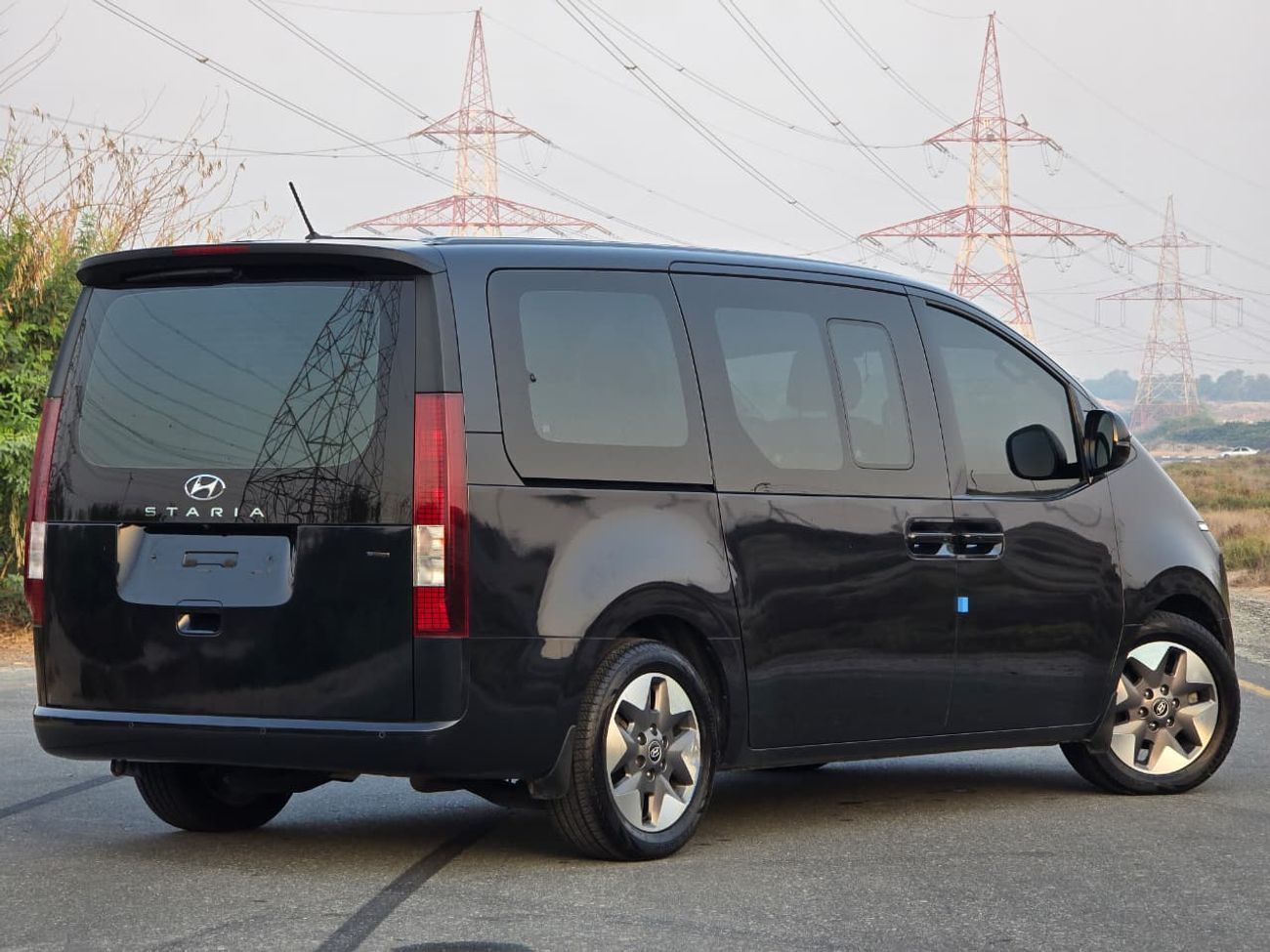 Hyundai Staria HYUNDAI STARIA 2022 KOREAN V4 DIESEL // FULL OPITION // PERFECT CONDITION // LOW MILEAGE