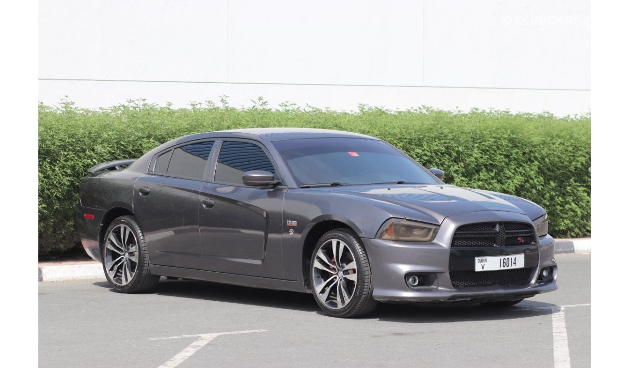 دودج تشارجر R/T Hemi V8 - 5.7L 2014/ SRT Body Kit SRT8/ Leather Seats/ Good Condition