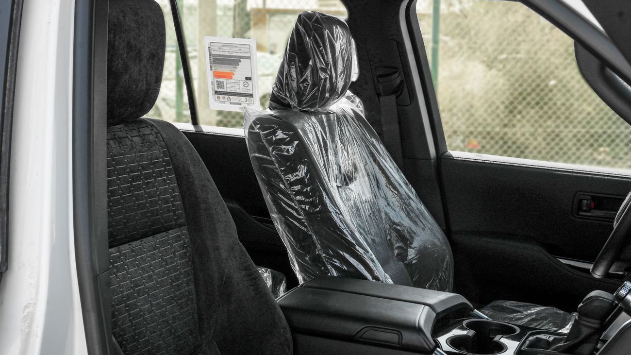 Toyota Land Cruiser 2025 Toyota Land Cruiser GXR 4.0L AT Petrol (White-Black)