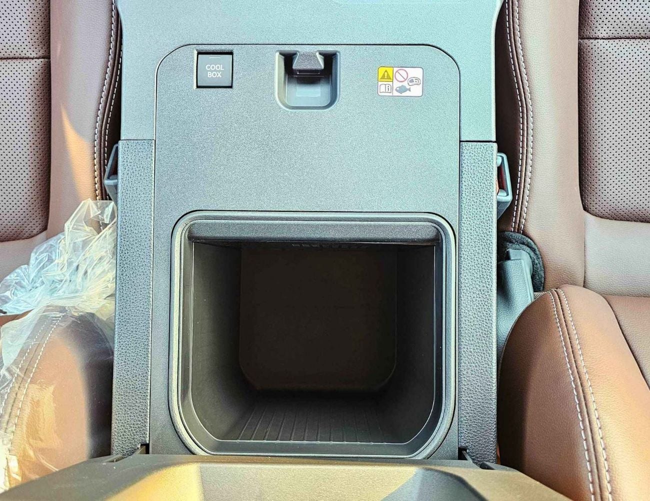 تويوتا برادو ADVENTURE TURBO / 2.4L V4 PETROL / MID OPTION / DRIVER POWER SEATS (CODE # PR24S2)