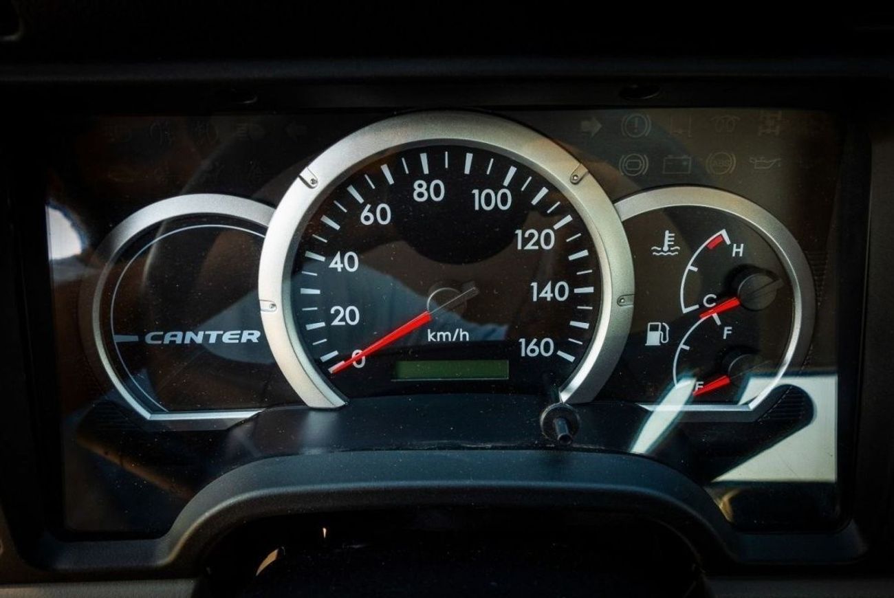 ميتسوبيشي فوسو كانتير Fuso 4.2L M/T 4x2 Diesel Short Chassis | 100L Fuel Tank | POWER STEERING | 2023