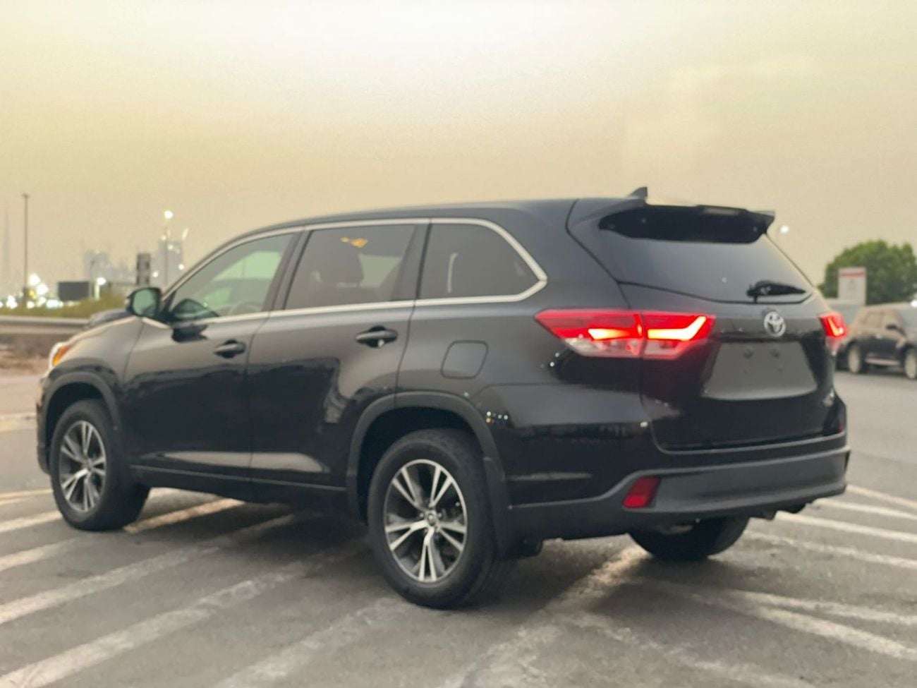 Toyota Highlander 2017 Toyota Highlander LE+ MidOption - 3.5L V6 - 4x4 AWD - Full 7 Seater - Trunk Auto