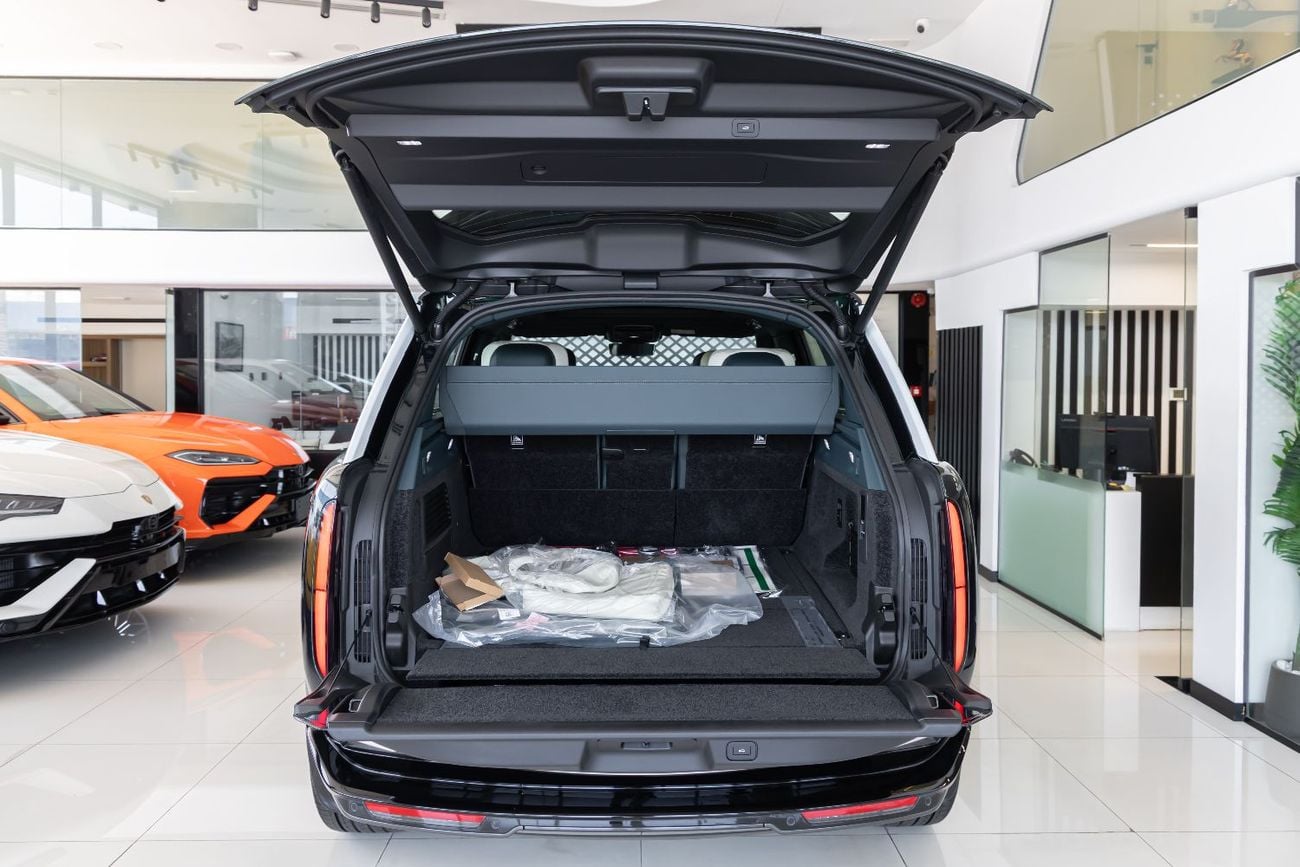 Land Rover Range Rover SV LWB P615 Range Rover | Vogue | SV | GCC | 4.4L Twin-Turbo V8 | SWB | AWD | VIP Rear Seats | 2026