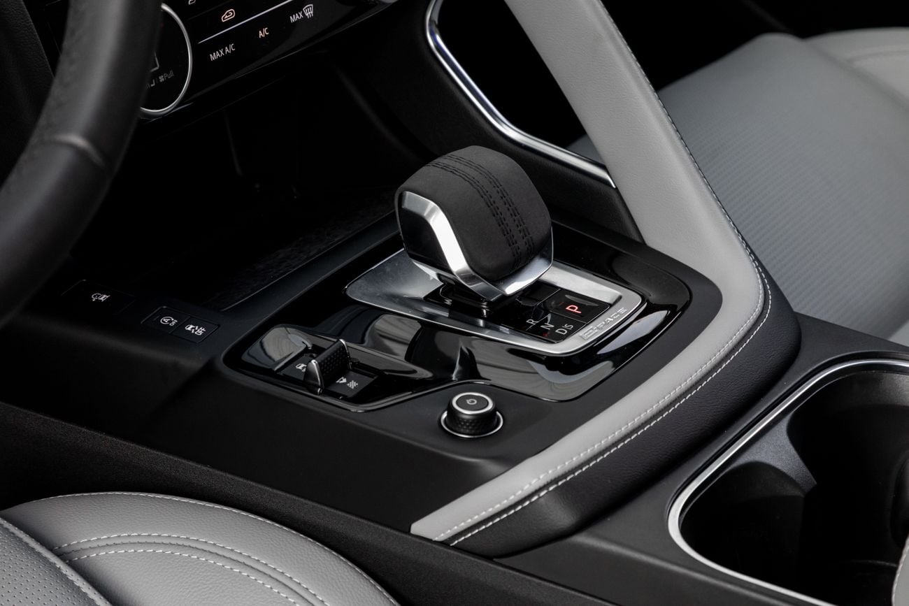 Jaguar E-PACE E-pace R-Dynamic | 2,507 P.M | 0% Downpayment | Jaguar Warranty!