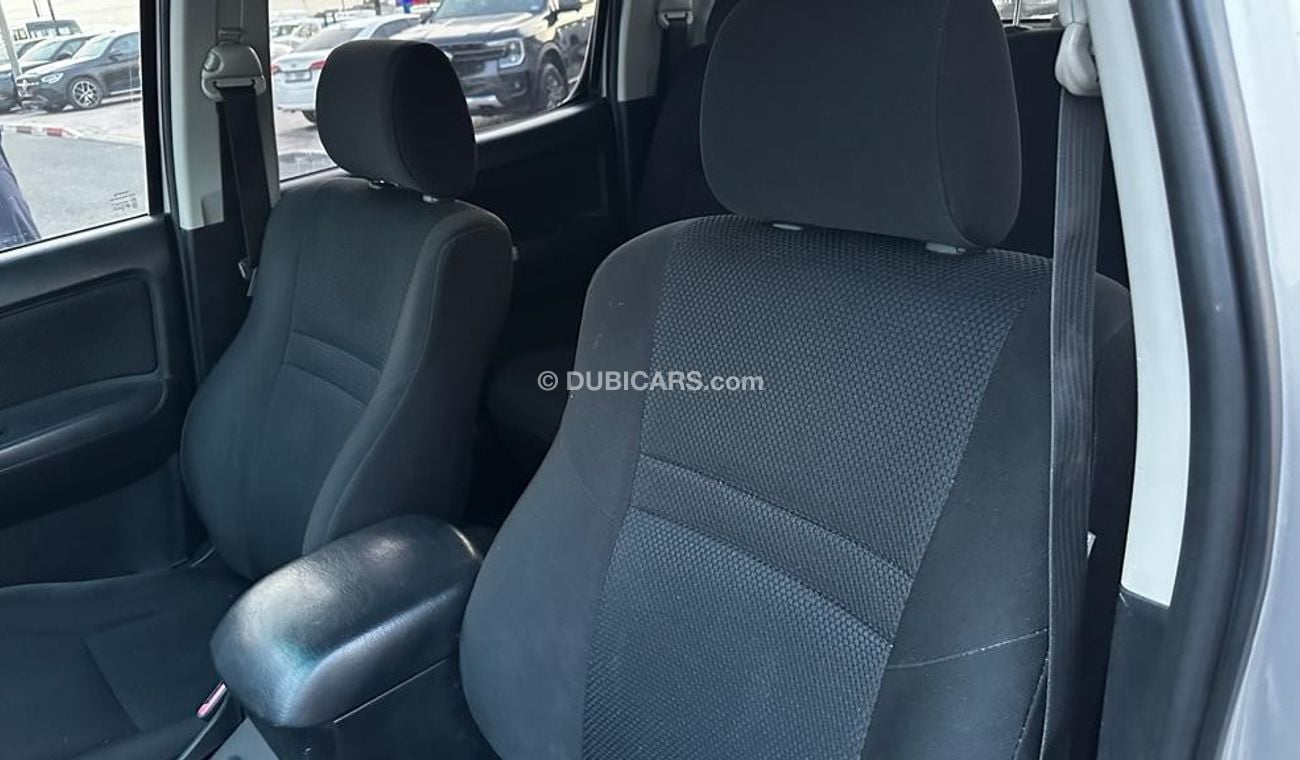 Toyota Hilux SR