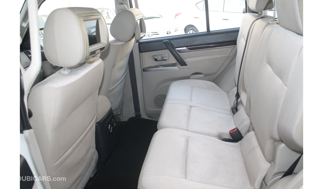 Mitsubishi Pajero 3.5L MED GLS V6 2015 MODEL WITH SUNROOF & HEADREST DVD ENTERTAINMENT GCC SPECS