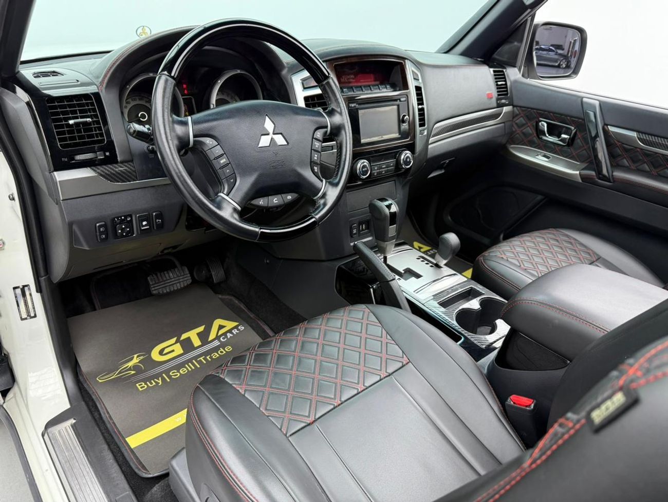 Mitsubishi Pajero 2018 Mitsubishi Pajero Signature Edition, Warranty, Full Service History, Excellent Condition, GCC