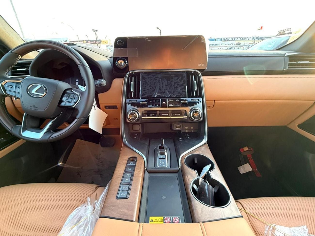 Lexus LX700h SIGNATURE WHITE INSIDE TAN