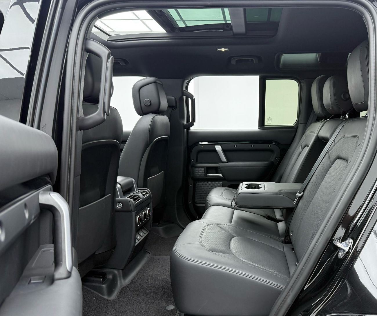 Land Rover Defender 110 P525 2023 Land Rover Defender 110 V8 P525 With Urban Kit, Warranty, Excellent Condition, Low Km,