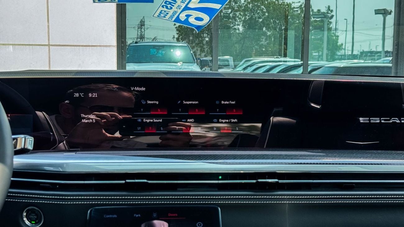 كاديلاك إسكالاد V Executive 6.2L V8 Supercharged 4WD 2026 Brand New American Specs