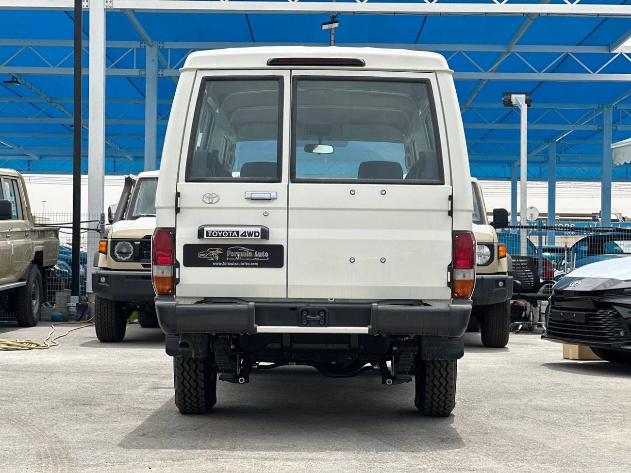 Toyota Land Cruiser LC78 4.2L DSL M/T // STD Option With Power Windows , Center Lock // Special Offer // By Formula Auto