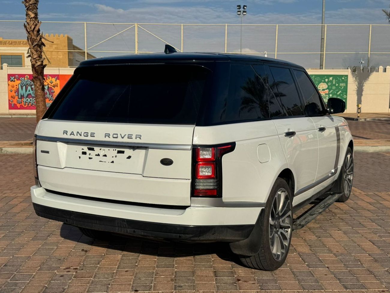 Land Rover Range Rover Autobiography 5.0L (375 HP) “2017 Range Rover Autobiography 5.0L V8 – Executive 1×1 Rear Seats, Pano