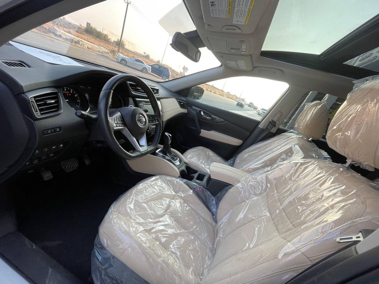 نيسان روج SL / AWD / 2.5 V4 / فتحة سقف بانورامية / كاميرا 360 درجة / رادار / نظام صوت BOSE