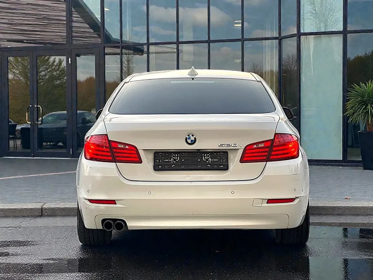بي أم دبليو 520i 1,800 P.M | 5 SERIES | 520i |EXCLUSIVE | GCC | ORIGINAL PAINT