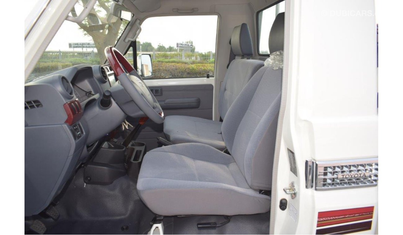 تويوتا لاند كروزر بيك آب Single Cab Pickup LX V6 4.0L Petrol 4WD Manual Transmission