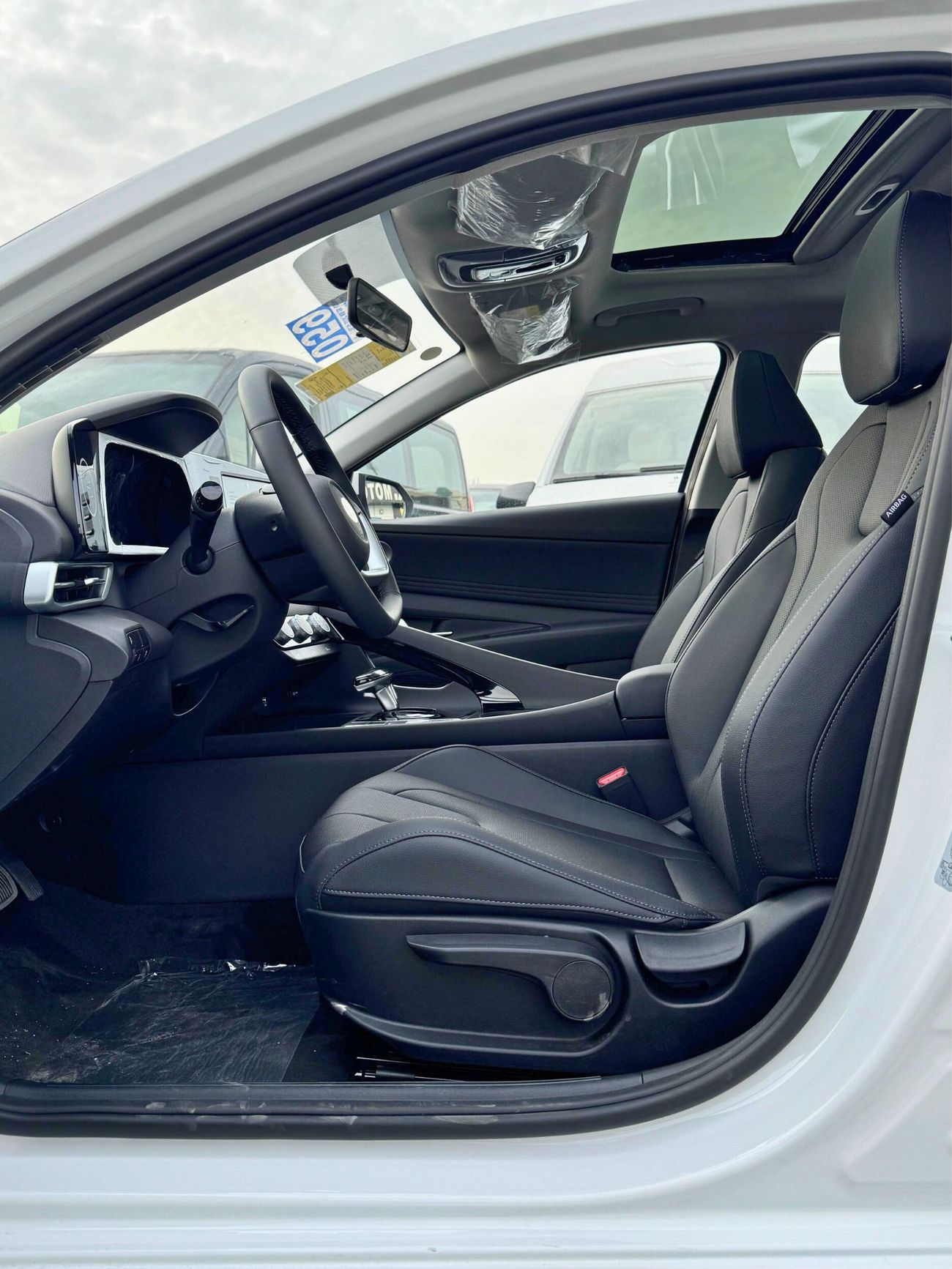 هيونداي إلانترا ELITE / 1.5L PETROL, SUNROOF WITH LEATHER, CHINESE SPCES (CODE# ELITE)