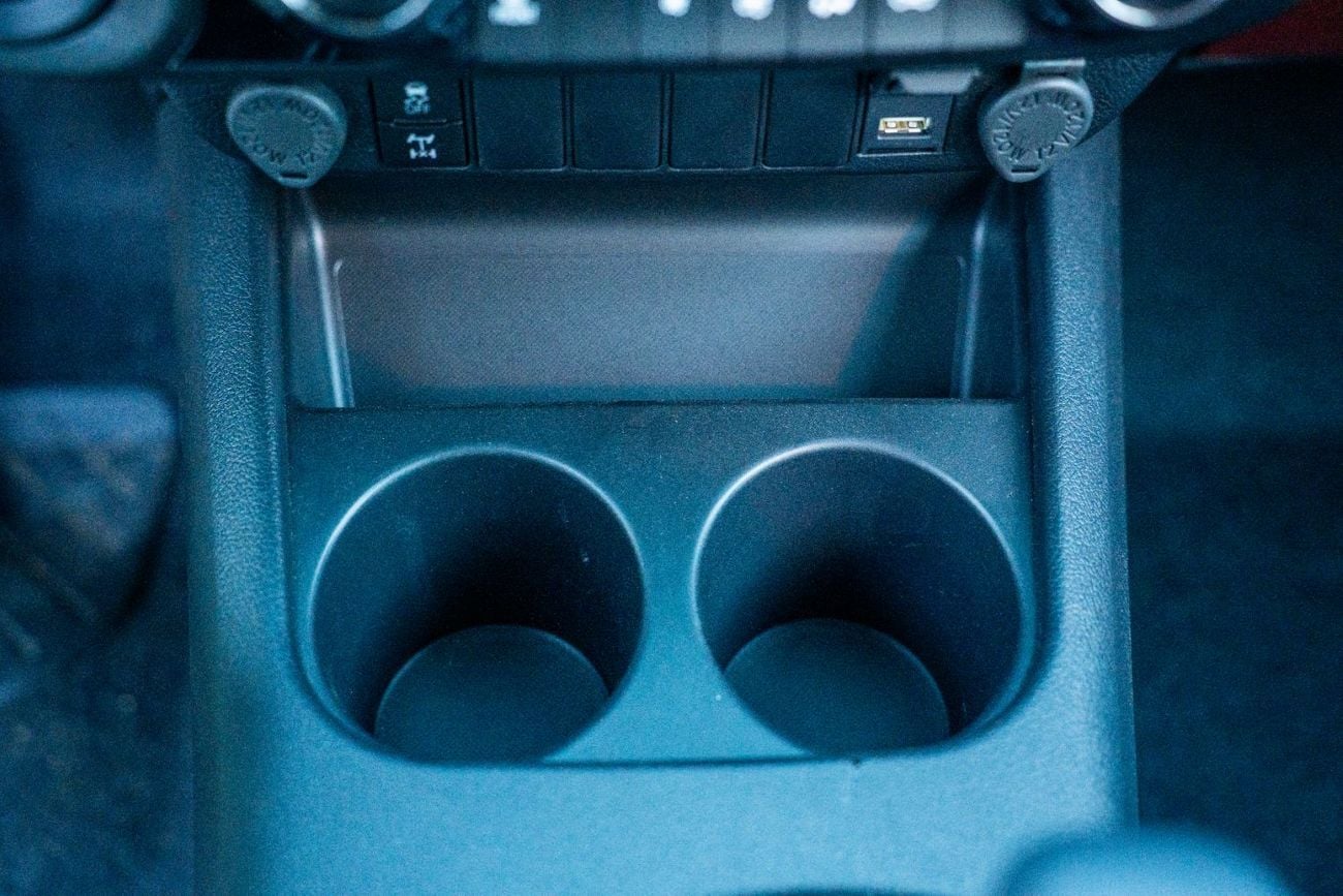 تويوتا هيلوكس 2026 Toyota Hilux  SR5 D/C  (4.0 L) 4X4