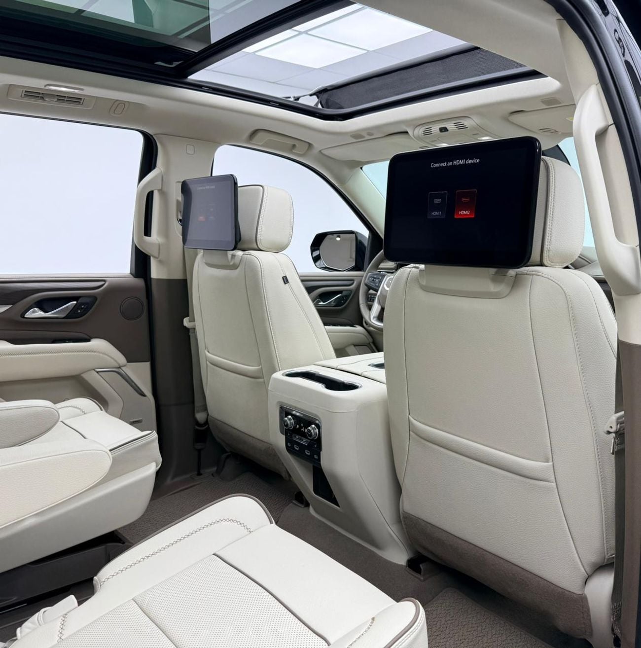 جي أم سي يوكون 2024 GMC Yukon Denali, 2029 GMC Warranty + Service Pack, Very Low Km, 7 Seater, GCC