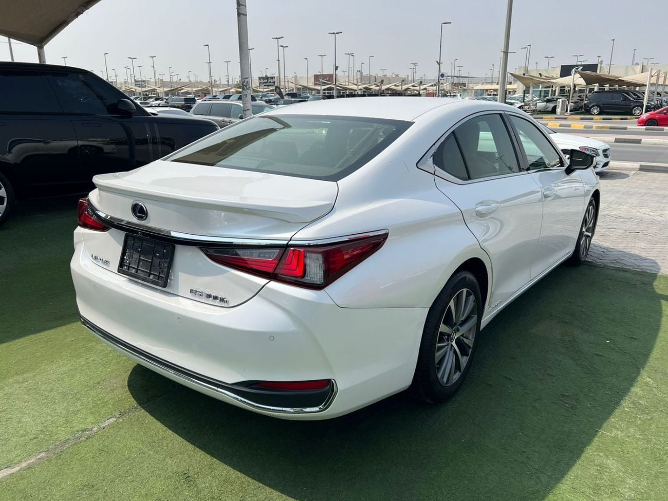 Lexus ES300h PLATINUM LEXUS ES300h 2019 Hybrid 2.5L (214 HP)