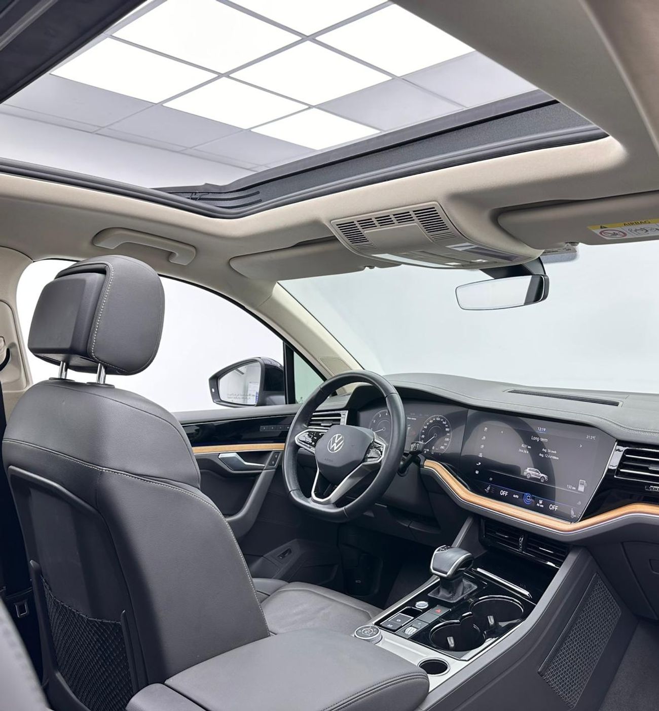 فولكس واجن طوارق 2022 Volkswagen Touareg Atmosphere, Feb/2027 Volkswagen Warranty, Volkswagen Full Service History, G