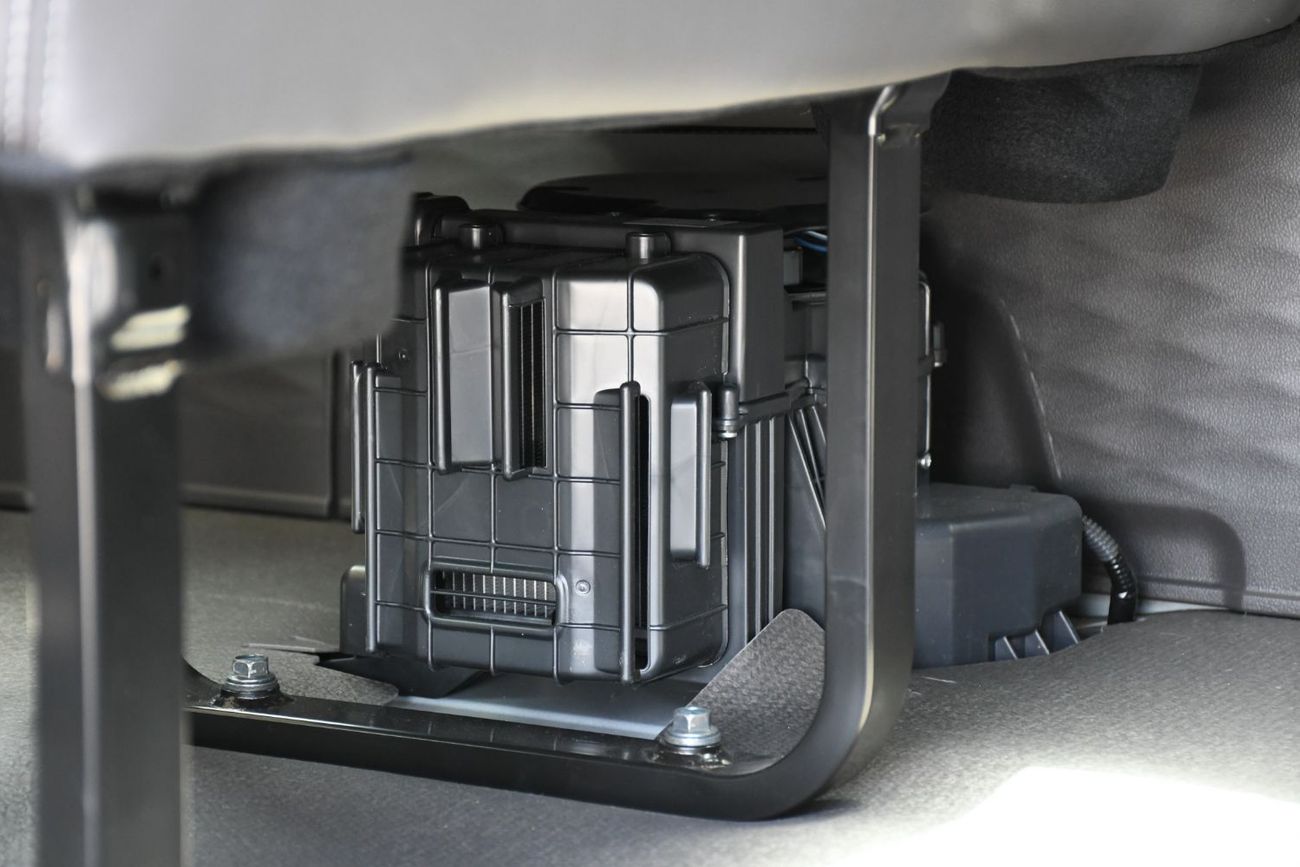 Toyota Hiace GL -High Roof Commuter 3.5L M/T (Ready Stock )