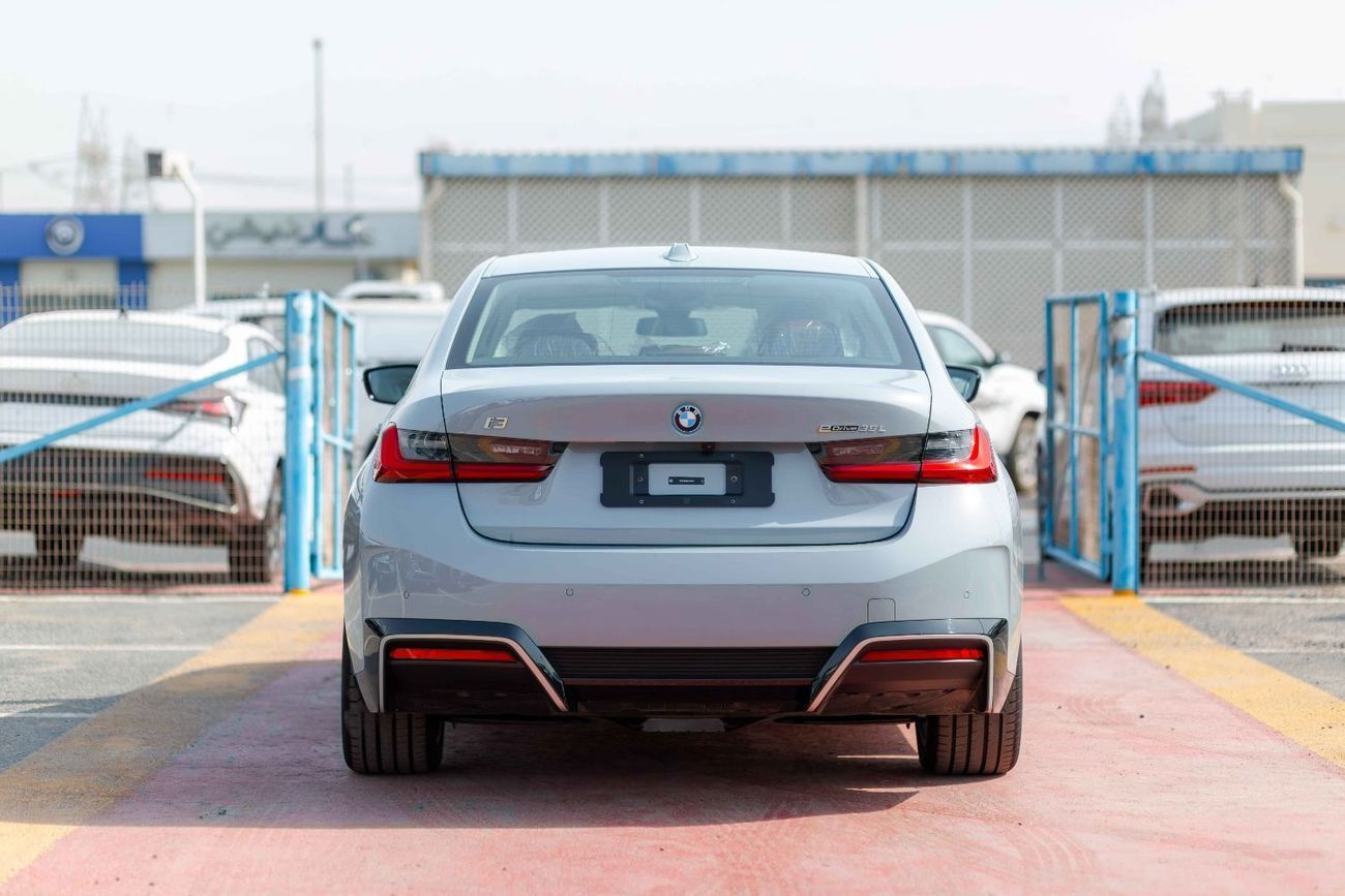بي أم دبليو i3 2025 BMW i3 eDrive35L – M Power Kit (EV) FOR EXPORT Grey