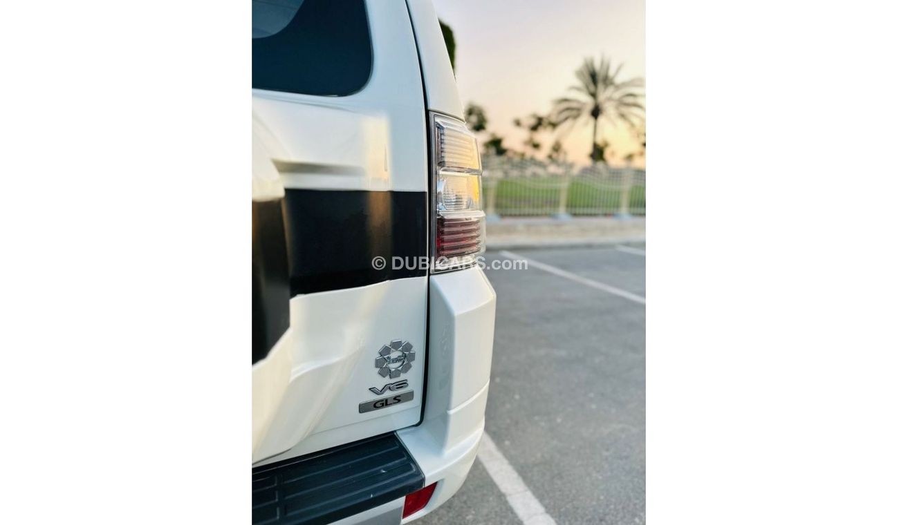 Mitsubishi Pajero GLS Mid 1030 PM || PAJERO GLS 3.0 V6 4WD || LOW MILEAGE 0% DOWN PAYMENT || WELL MAINTAINED