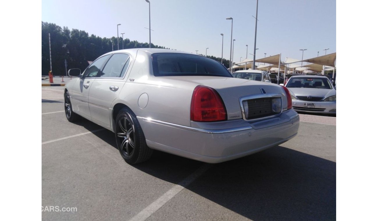 Lincoln Town Car Lincoln Cartown 2005 custam paper very celen car