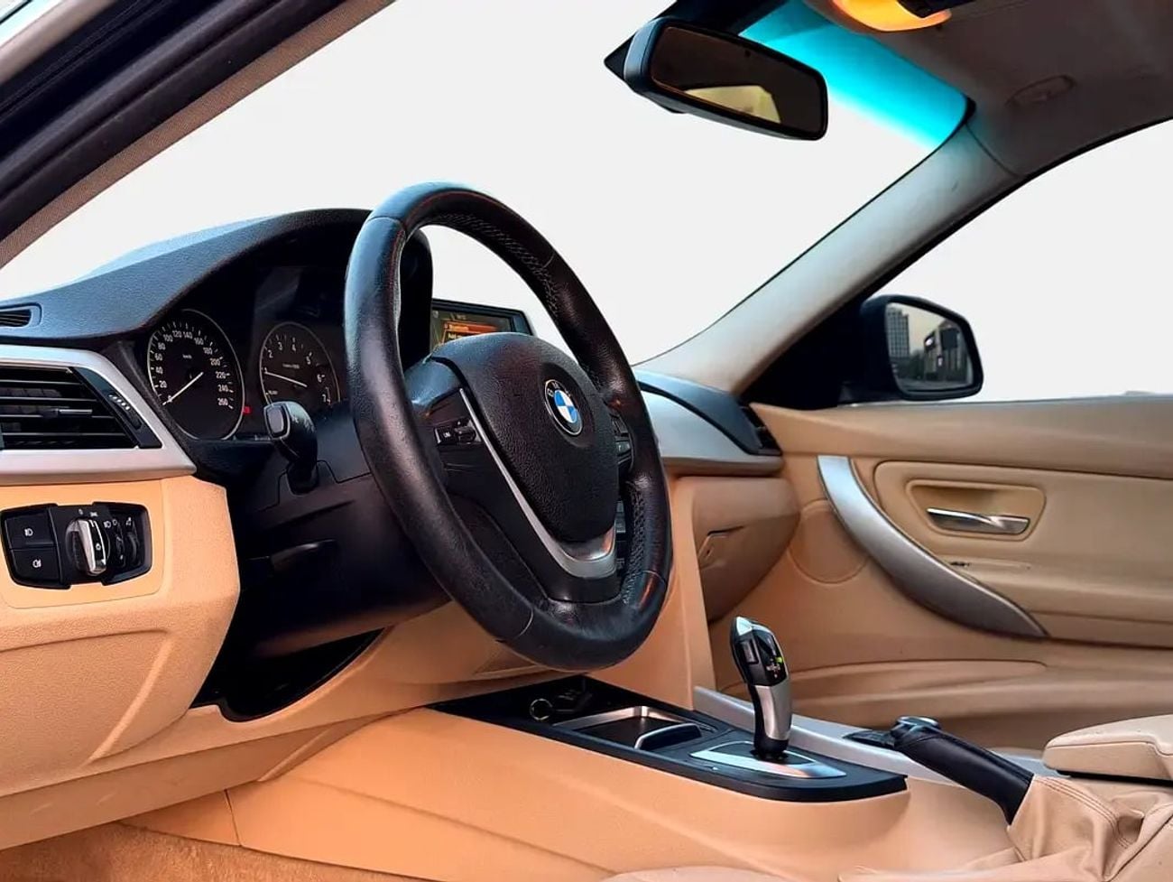 BMW 320i STANDARD 320i | 2.0L TURBO | 184 HP | GCC SPECS