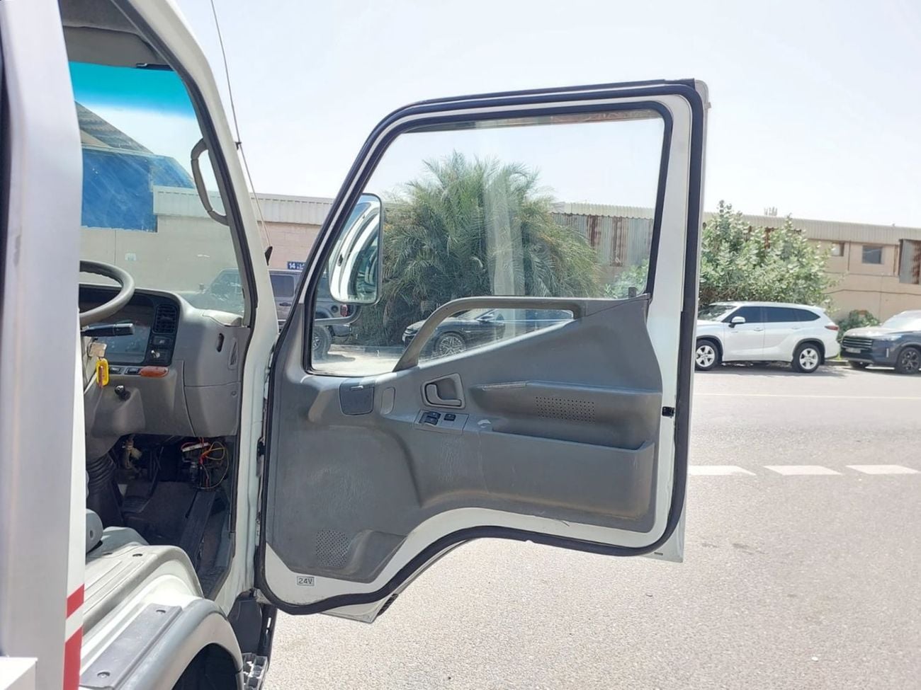 Mitsubishi Fuso Canter MITSUBISHI CANTER TRUCK RHD 1997 MODEL 4.5 L DIESEL MANUAL(PM31580)