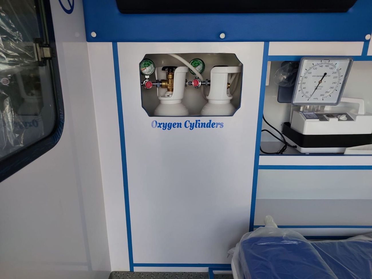 تويوتا هاياس TOYOTA HIACE COMMUTER AMBULANCE VAN RHD 2020 MODEL 2.8 L DIESEL AUTOMATIC(PM19152)