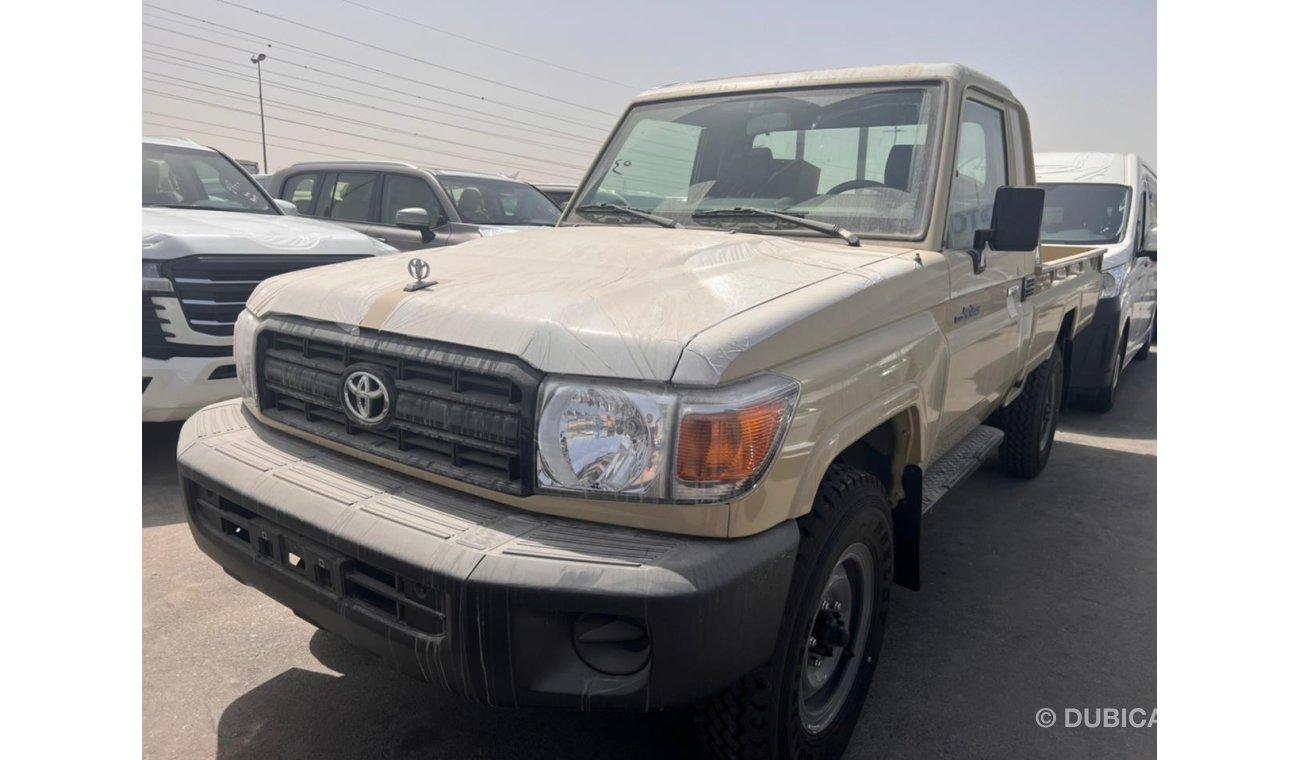 Toyota Land Cruiser Pick Up 4.2L Diesel, M/T, Differential Lock Switch, Double Tank, Back Towing Hook ( CODE # TLP22)