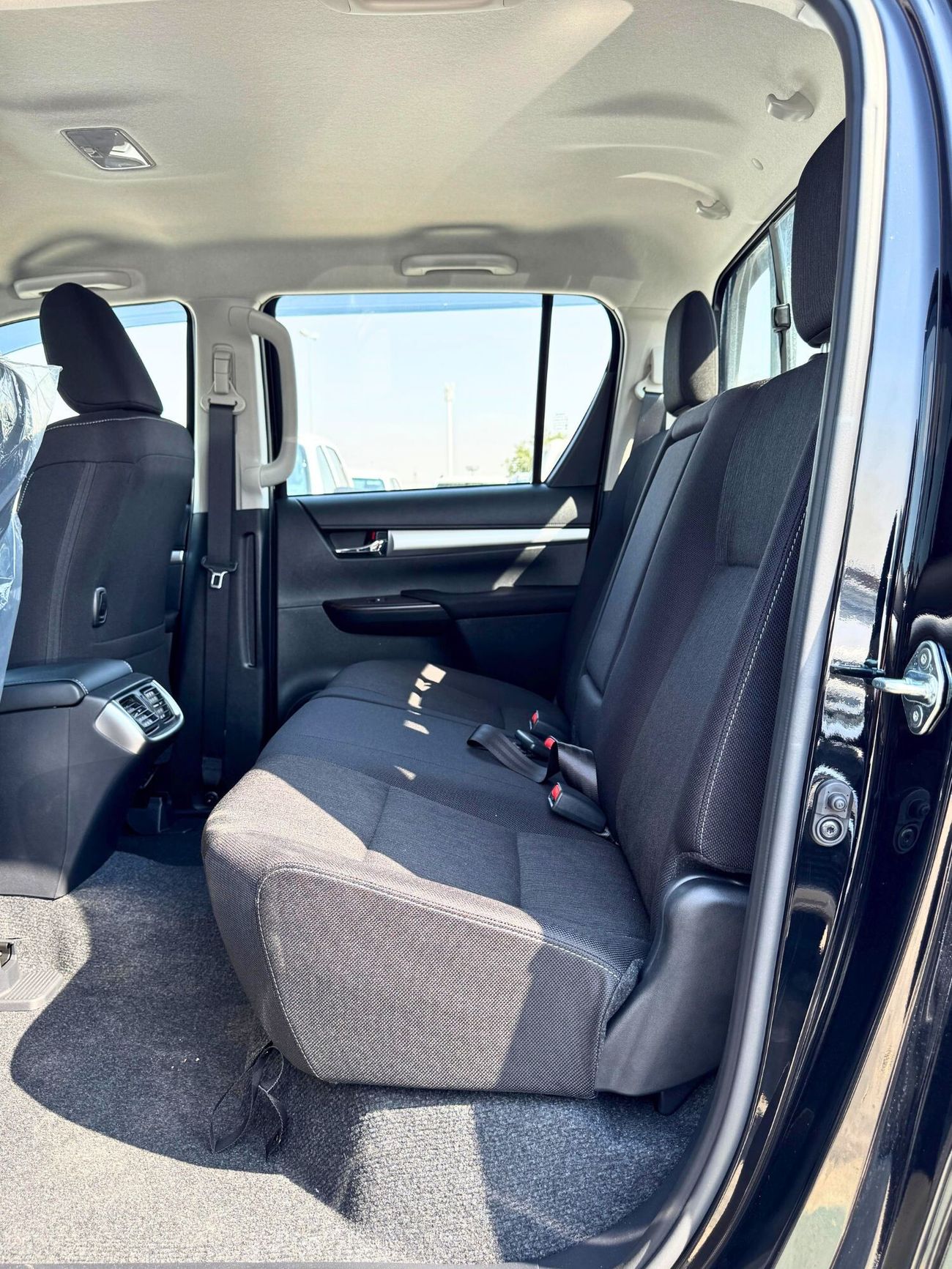 Toyota Hilux SR5 /  2.7L V4 PETROL / PUSH START / 4WD / FULL OPTION (CODE # SR5)