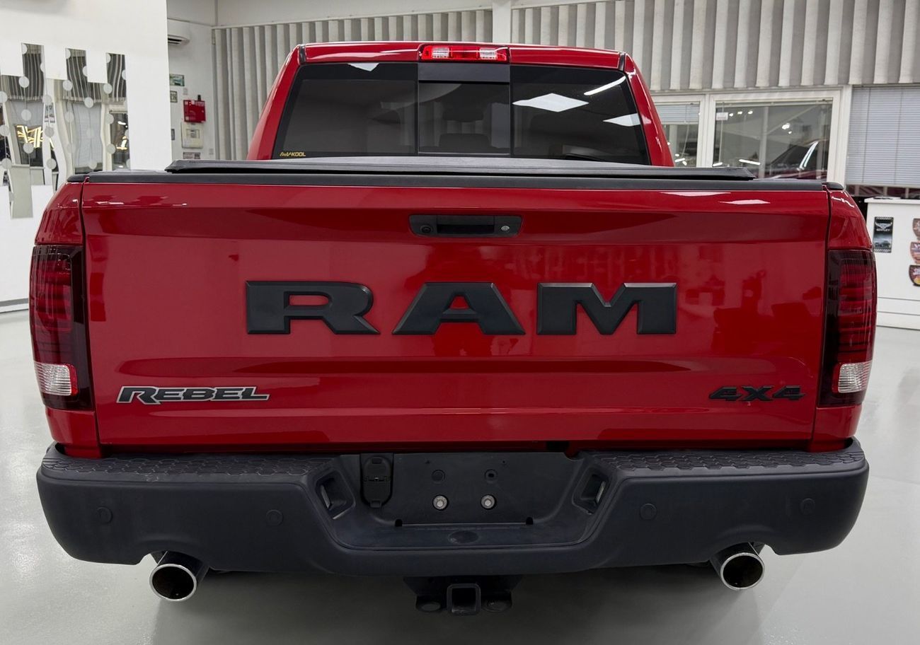 RAM 1500 REBEL Only 8000 km .. Brand new condition .. V8 .. 5,7 L .. HEMI