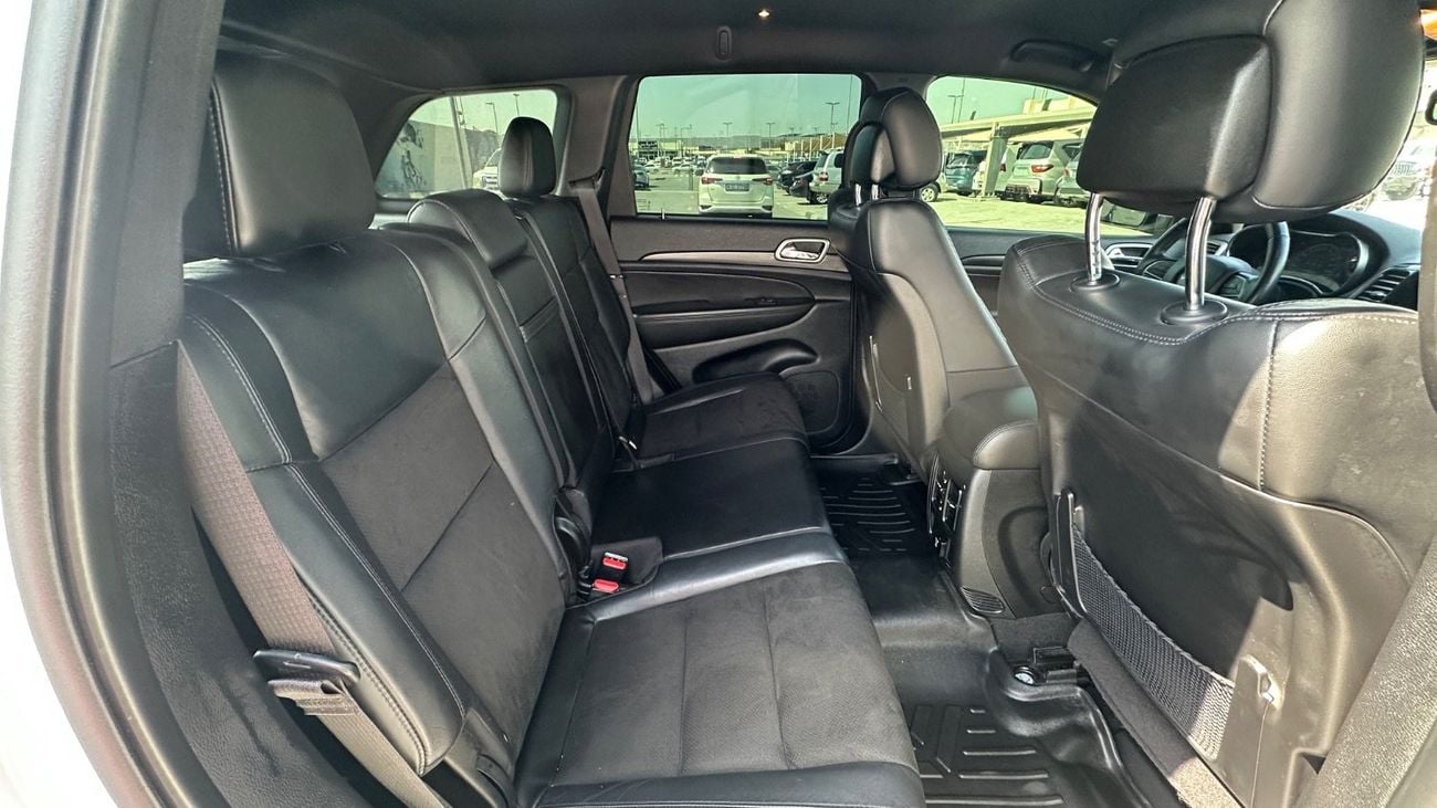 جيب جراند شيروكي Laredo 3.6L 4WD