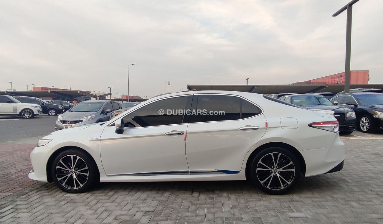 Toyota Camry GCC Full options, Hybrid, 2.5L,
