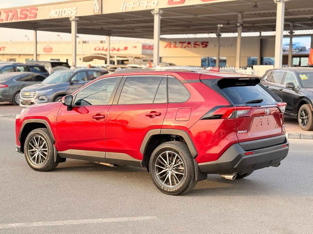 تويوتا راف ٤ XLE AWD 2.5 Sunroof  2024