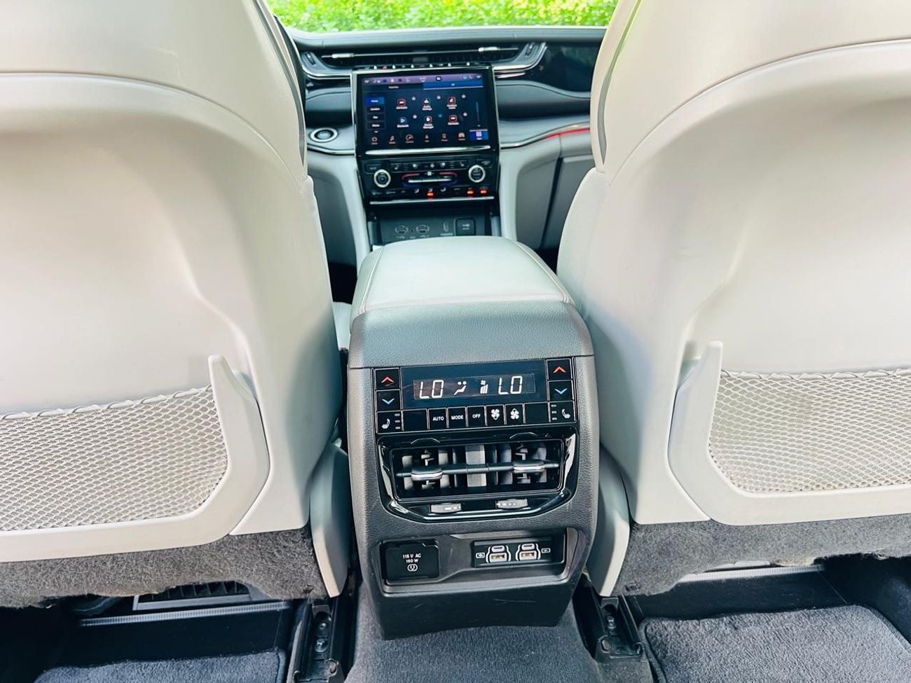 جيب جراند شيروكي Overland 3.6L