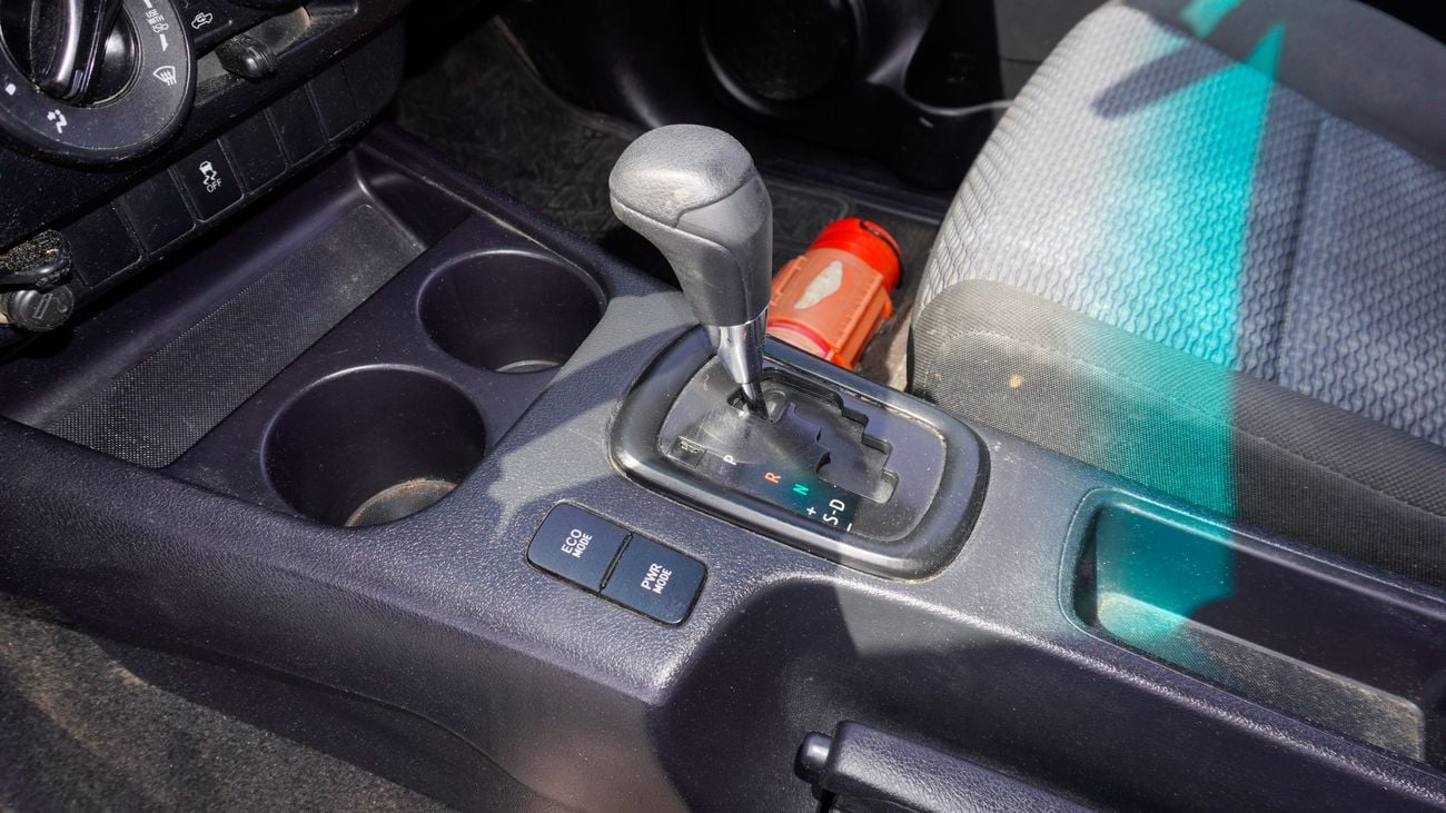 تويوتا هيلوكس GL 2.7 L With 2024 body kit