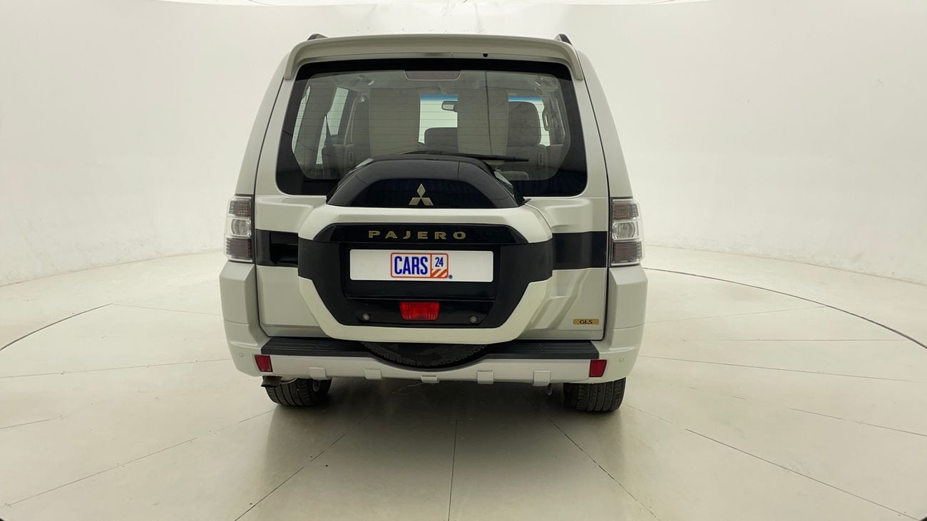 ميتسوبيشي باجيرو GLS MIDLINE 3 | بدون دفعة مقدمة | اختبار القيادة في المنزل